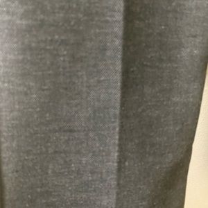 Express columnist dress pants, in great condition. Smoke free home.